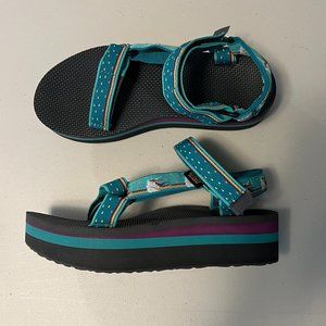 Women's Unicorn Waterfall Flatform Universal Teva Sandals Size 8